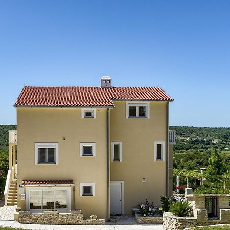 Haus Lilli Mit Pool Apartman Ražanac Kültér fotó