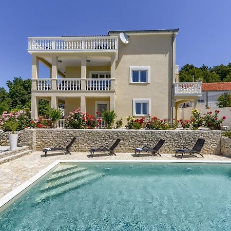 Haus Lilli Mit Pool Apartman Ražanac Kültér fotó